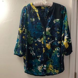 Cute Ann Taylor blouse. 3/4 length sleeve.